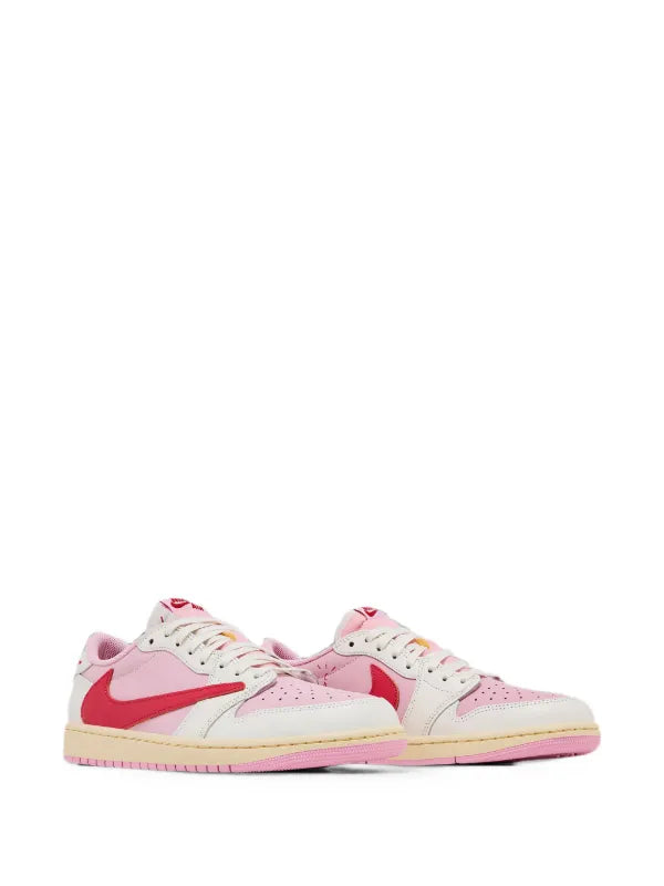 Jordan 1 Retro Low OG SP
Travis Scott Sail Tropical Pink